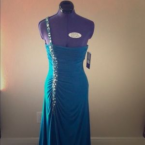 PERFECT FOR HOLIDAYS!  NWT Reign On Teal Dress